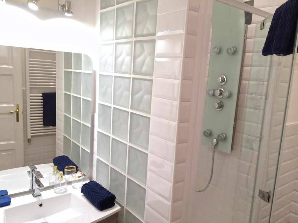 Hello Downtown Apartment - Eiffel Budapest Room photo